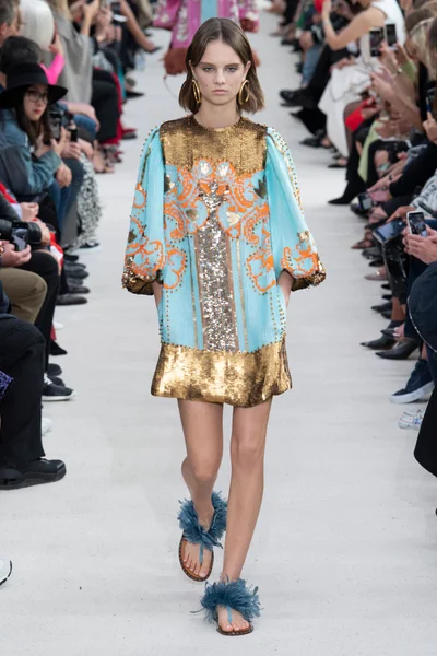 Look 50